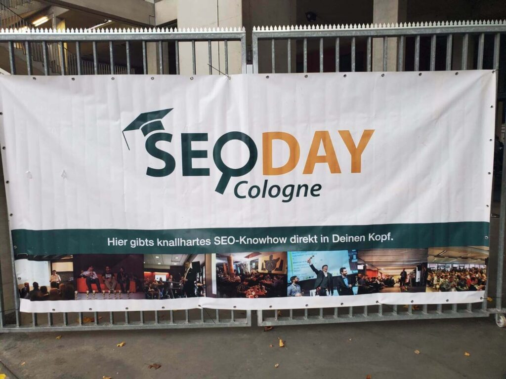 SEODAY Banner am Eingang zur Konferenz