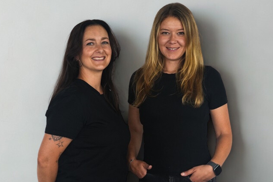 Julia und Kim von den digitallotsen Julia und Kim von den digitallotsen